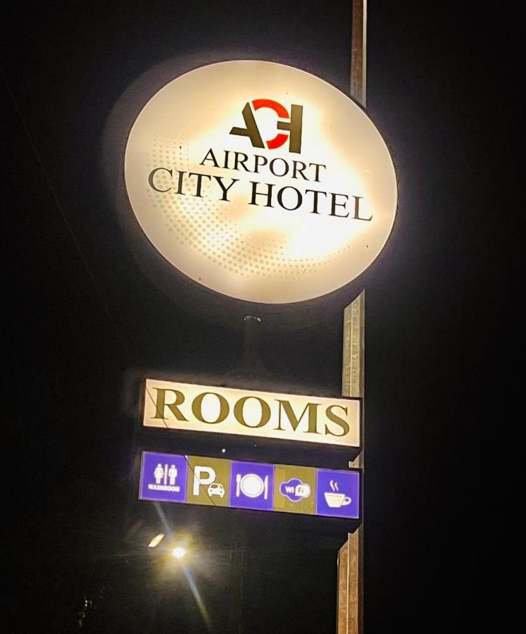 Airport City Hotel كاتوناياكى المظهر الخارجي الصورة