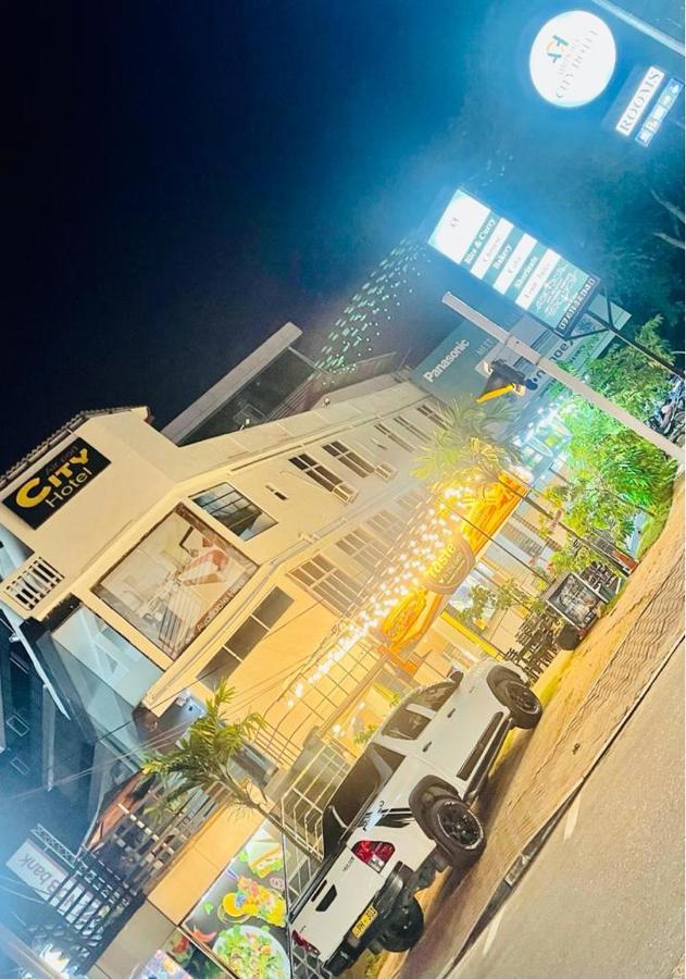 Airport City Hotel كاتوناياكى المظهر الخارجي الصورة